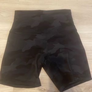 Align camo shorts